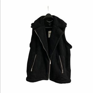 Sleeveless black vest